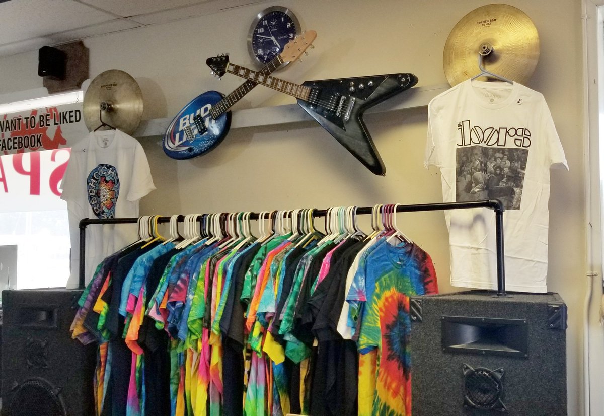 SpaceMonkeyRec_'s tweet photo. Tie dye and band tee's available. Starting at $18, buy 2 for $15! 🤘 https://t.co/sdG4zt7qrI
