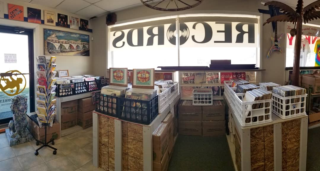 SpaceMonkeyRec_'s tweet photo. Records, records and MORE RECORDS! OVER 65,000 IN STOCK! https://t.co/iYa4pfIgVN