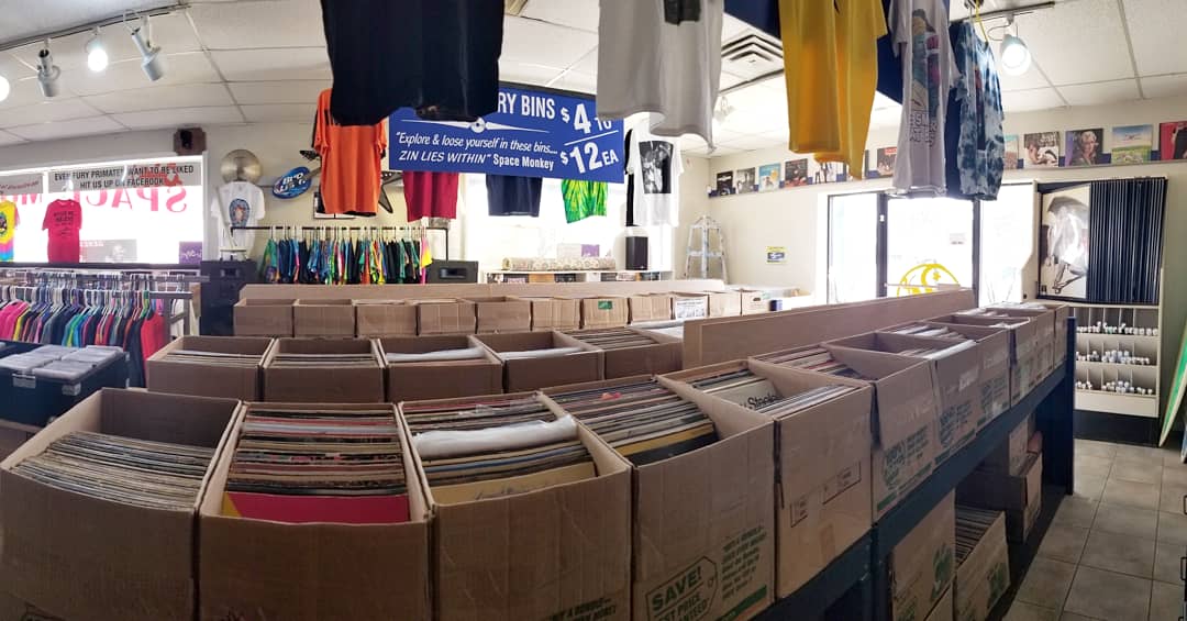 SpaceMonkeyRec_'s tweet photo. Records, records and MORE RECORDS! OVER 65,000 IN STOCK! https://t.co/iYa4pfIgVN