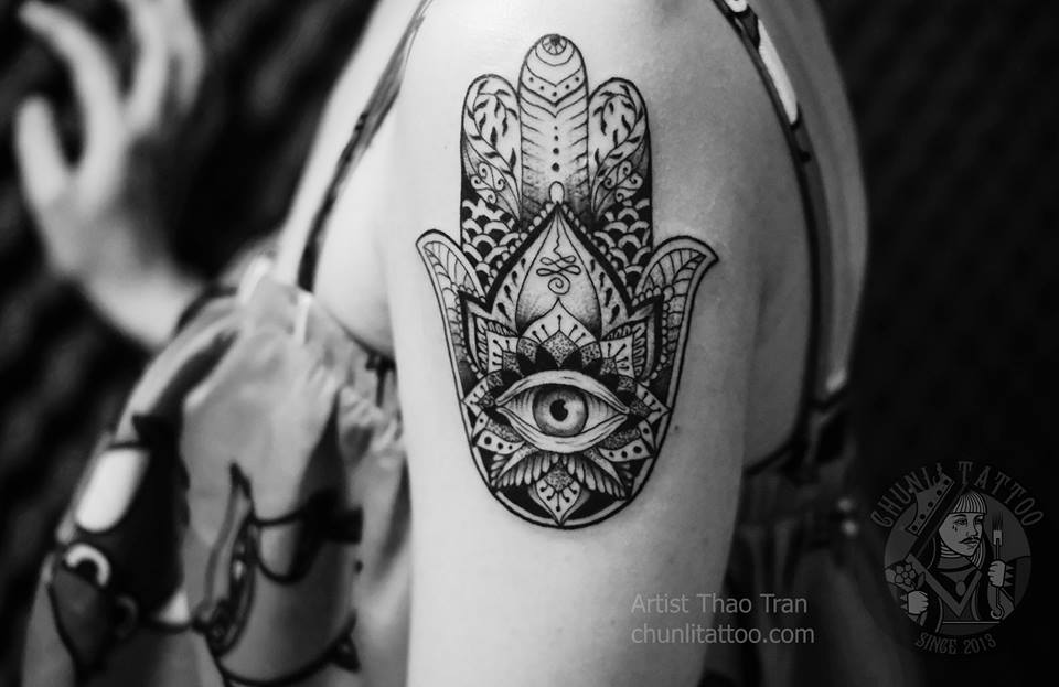 ChunTattoo's tweet photo. MANDALA TATTOO AT CHUNLITATTOO by Artist THAO TRAN. https://t.co/jIcBlVK5v1