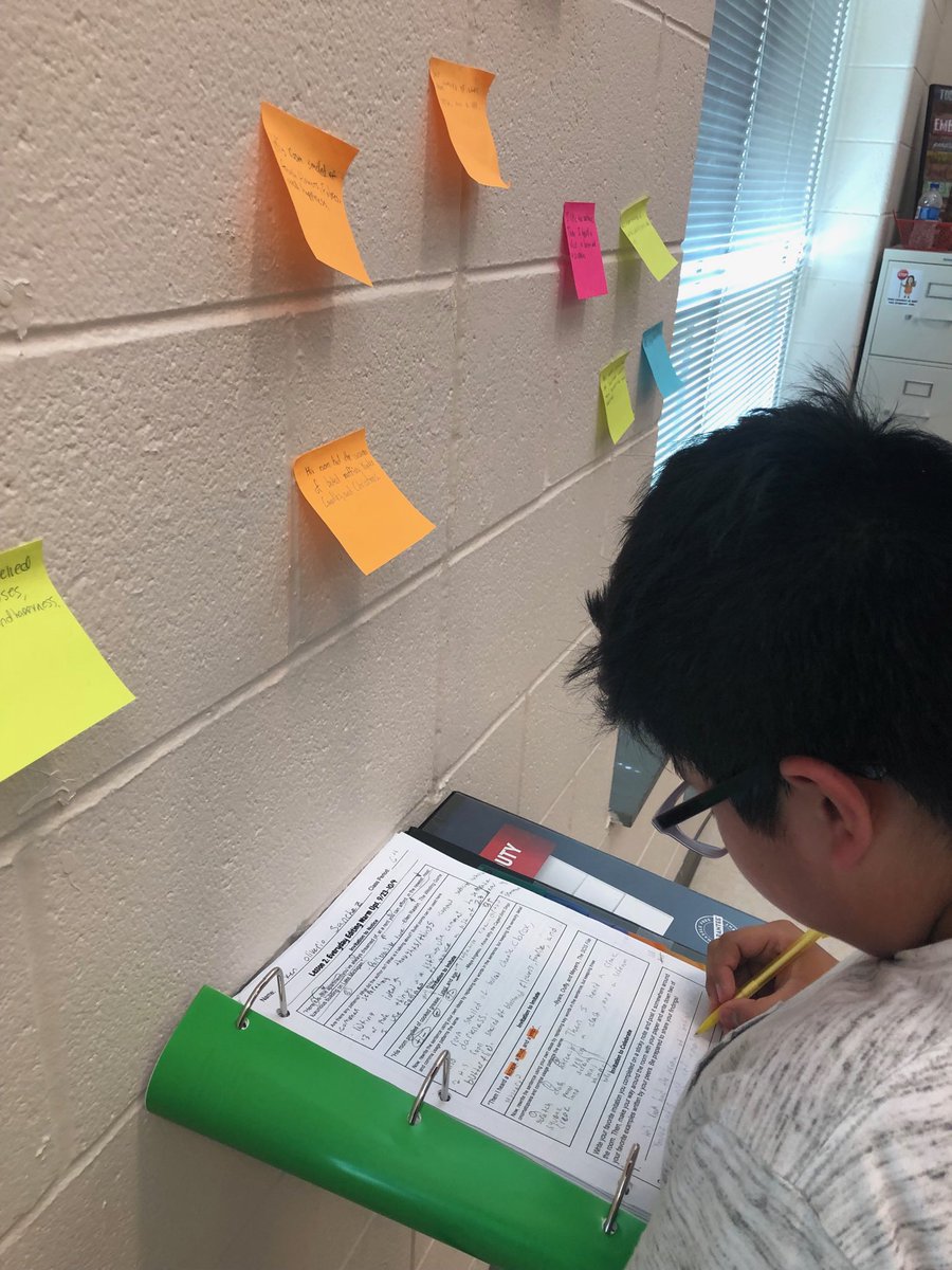 mrsrigsbee105's tweet photo. Some snapshots from our Invitation to Celebrate today... Students loved writing down two favorite sentences crafted by their peers! @writeguyjeff #EverydayEditing @mrsrobinson1012 https://t.co/51zTilNDan