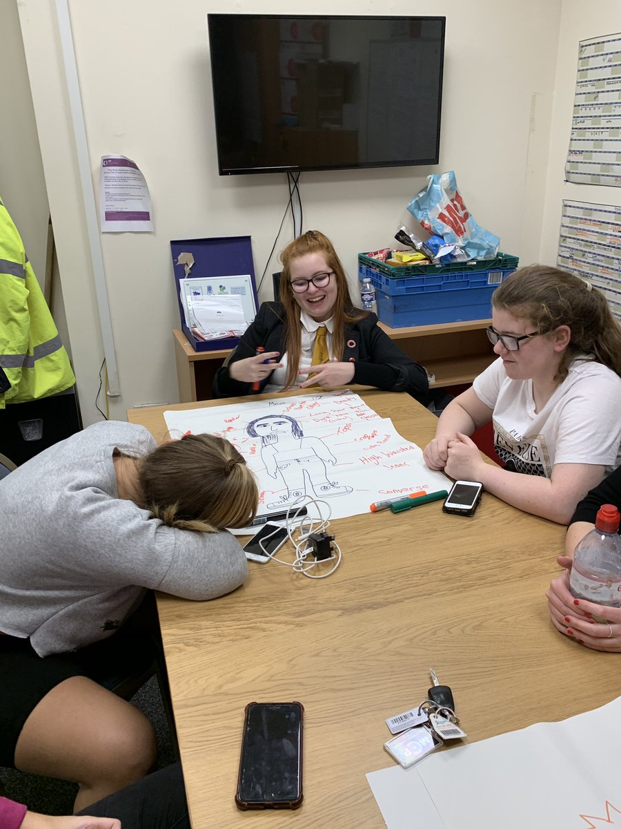GYIP1994's tweet photo. Big thanks to Claire Marie from South Youth Health giving an introduction to the Health issues in the community course. Some photographs from the stereotyping activity and great discussion had with the young people. #youthworkchangeslive #becauseofcld https://t.co/2VRDnZadl0