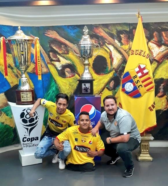 JorgeNoreroS's tweet photo. Esta es la historia de #AngelMora nació sin sus extremidades inferiores, vive en #LaTroncal y pese a eso desde los 14 años asiste continuamente al #MonumentalBP 
Ayer @bsc_fundacion le entregó una silla d ruedas para mejorar su calidad de vida. Ejemplo de #BarcelonistadeCorazón💛 https://t.co/pO4GPLk1ex