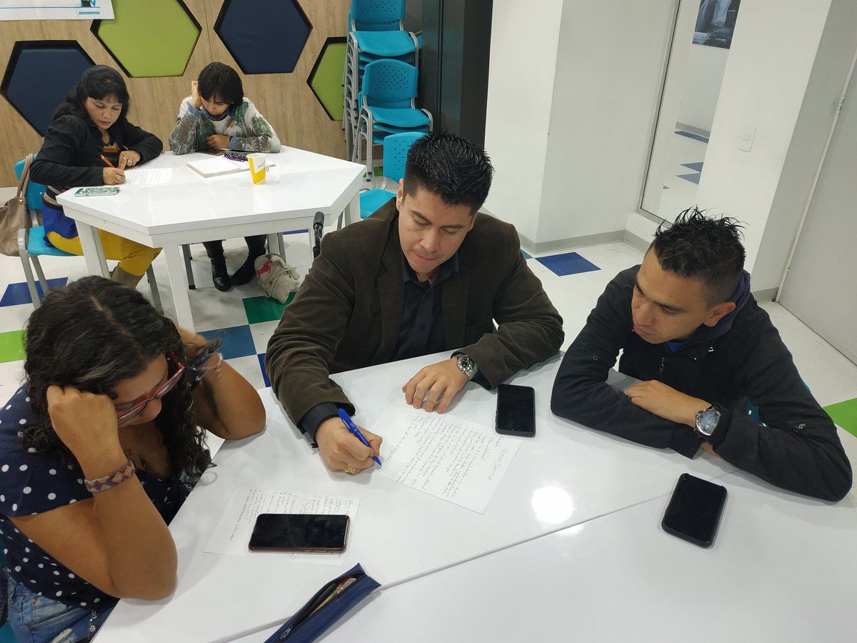 joseangelarriet's tweet photo. Desde el Plan #SaberDigital estamos analizando y construyendo las acciones que a partir del 2020, se deben continuar desarrollando en las IE de @Educacionbogota Un excelente trabajo de co creación entre el equipo de la #DCTME y @EXA_EAFIT https://t.co/PSKY0Qtsup