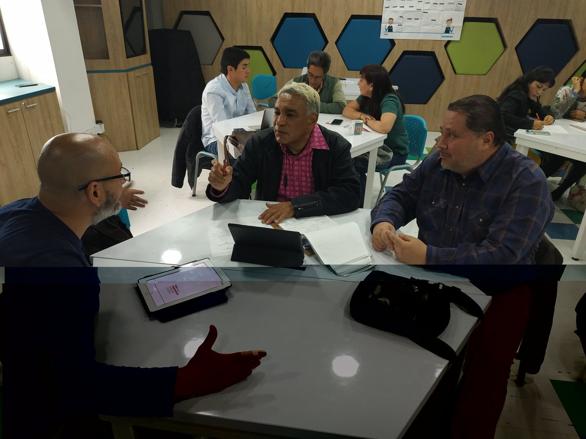 joseangelarriet's tweet photo. Desde el Plan #SaberDigital estamos analizando y construyendo las acciones que a partir del 2020, se deben continuar desarrollando en las IE de @Educacionbogota Un excelente trabajo de co creación entre el equipo de la #DCTME y @EXA_EAFIT https://t.co/PSKY0Qtsup