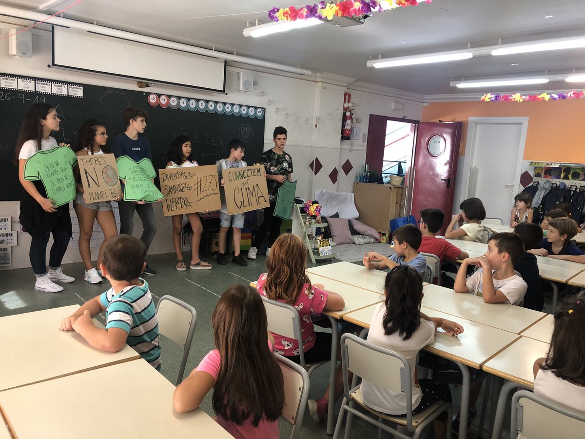 LaiaGiraltMDC's tweet photo. Nois i noies del comitè mediambiental ens han explicat que el planeta ens necessita! No en tenim cap altre, i no l’estem cuidant. Hem estat parlant de com cuidar-lo i, com a protesta, demà portarem una samarreta o un complement de color verd! 🌿🌍 @escolamdcprat @luciamdcprat https://t.co/MH8G5Q7aO1