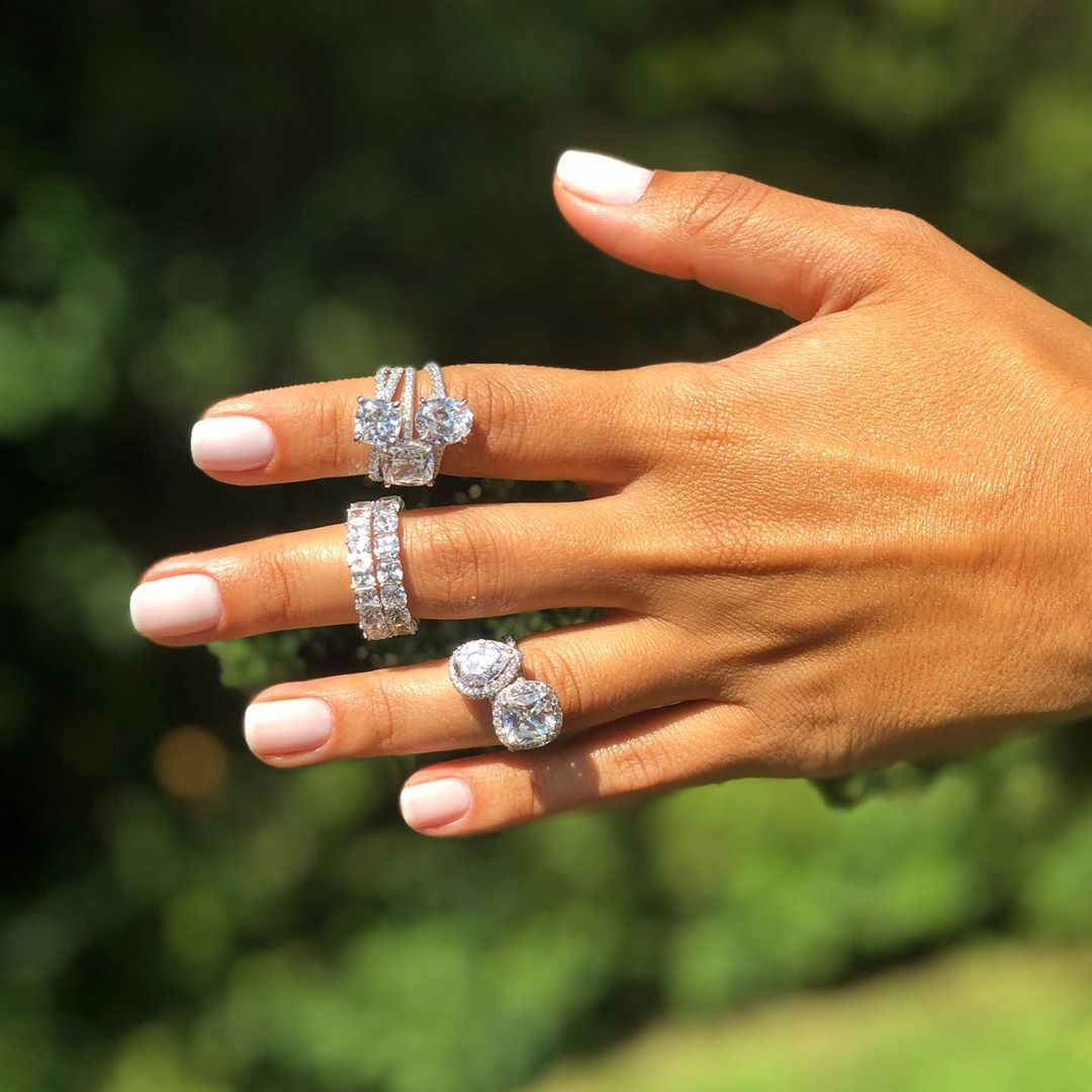 Rings and more rings! We’re in love 😍 Which one is your favorite? 💍❤️ instagram.com/zackandelle/

#zackandelle #proposalseason #brilliant #bride #engagement💍 #jewelrylovers #nycdiaries #diamondaddict #pretty #ringselfies #nycdiamonds #ringgoals