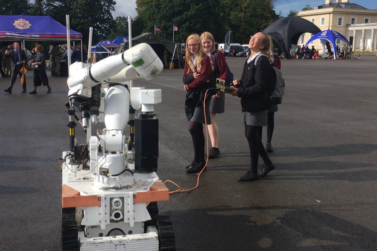 SHSKPhysics's tweet photo. What a truly inspiring day! Thank you @RMASandhurst. Such a variety of opportunity on display, so much to discover, and so much to have a go with. The girls from @SHSKSchool loved every minute! #RMASstem19 https://t.co/mLoS8xg9C3