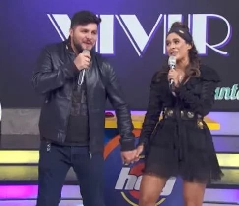 LasVoces_Edomex's tweet photo. Galilea Montijo ¿abandonará a su marido por otro conductor?

#Galileaontijo  #Conductora  #Progrma  #Espectaculos  #Entretenimiento

Galilea Montijo tiene una nueva pareja ideal ¡Descubre de quién se trata!
https://t.co/jCmzyjrjjy https://t.co/jj0Ywf7DkK