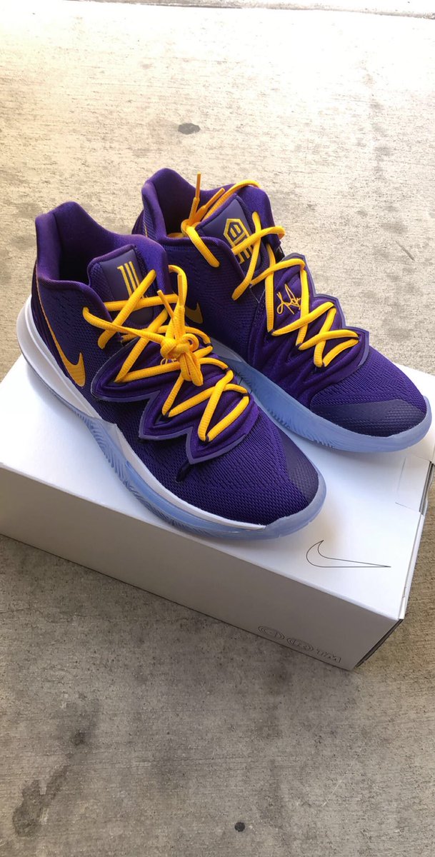 MLB_MiLLiONS's tweet photo. My Magic Johnson Jersey and my custom “Lake Show” Kyrie 5s came.... all I need is a Lakers hat and we READY for the bday next weekend 💪🏾💪🏾 #Lakers #LakeShow #BdayFit https://t.co/6RQB9PxF0M