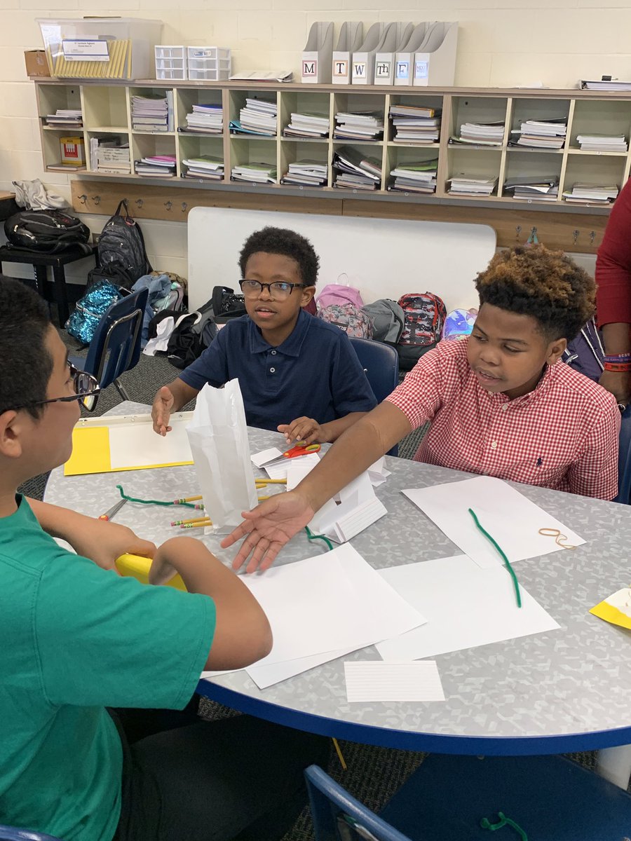 SumrallScholars's tweet photo. Apple Aloft! Engeering Covey Club! @RCE_SAiL https://t.co/SHLs4qzTeF