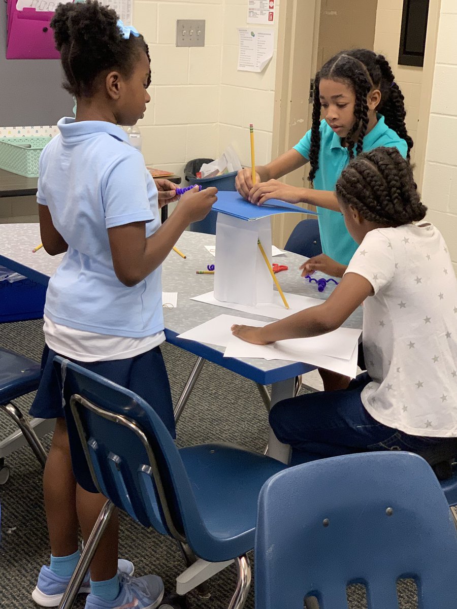 SumrallScholars's tweet photo. Apple Aloft! Engeering Covey Club! @RCE_SAiL https://t.co/SHLs4qzTeF