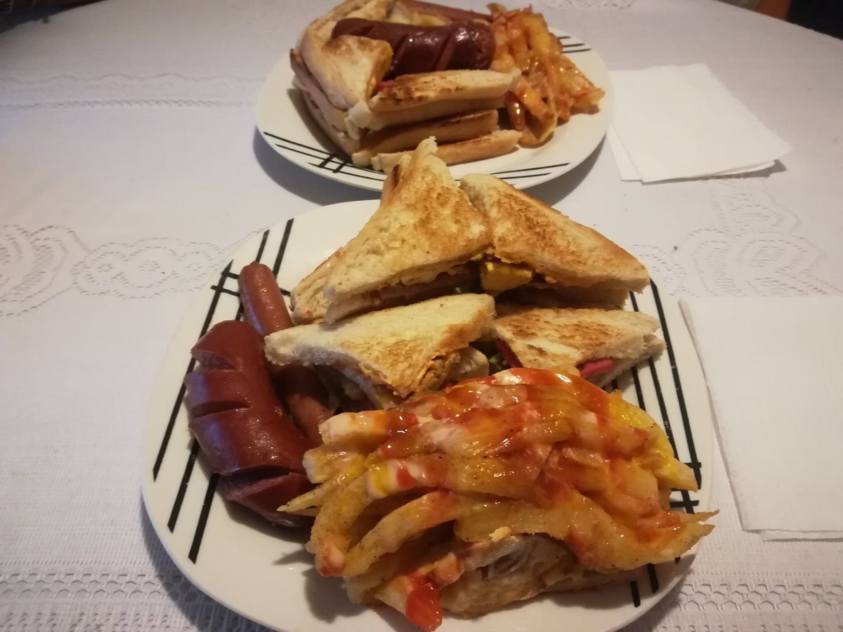Mr_Moagi_Evans's tweet photo. Having @kota_central for Supper, Thank you @TrevorRakaki for the Quick and Easy πDelivery on my door stepπͺ. By the way, Our Kota is named "GUPTAS" π.
@kota_central is situated in Kaalfontein Midrand
#SupperIsSorted
#LocalIsLekker
#SupportBlackExellence cc @djsbu https://t.co/WFkgdm3HI9