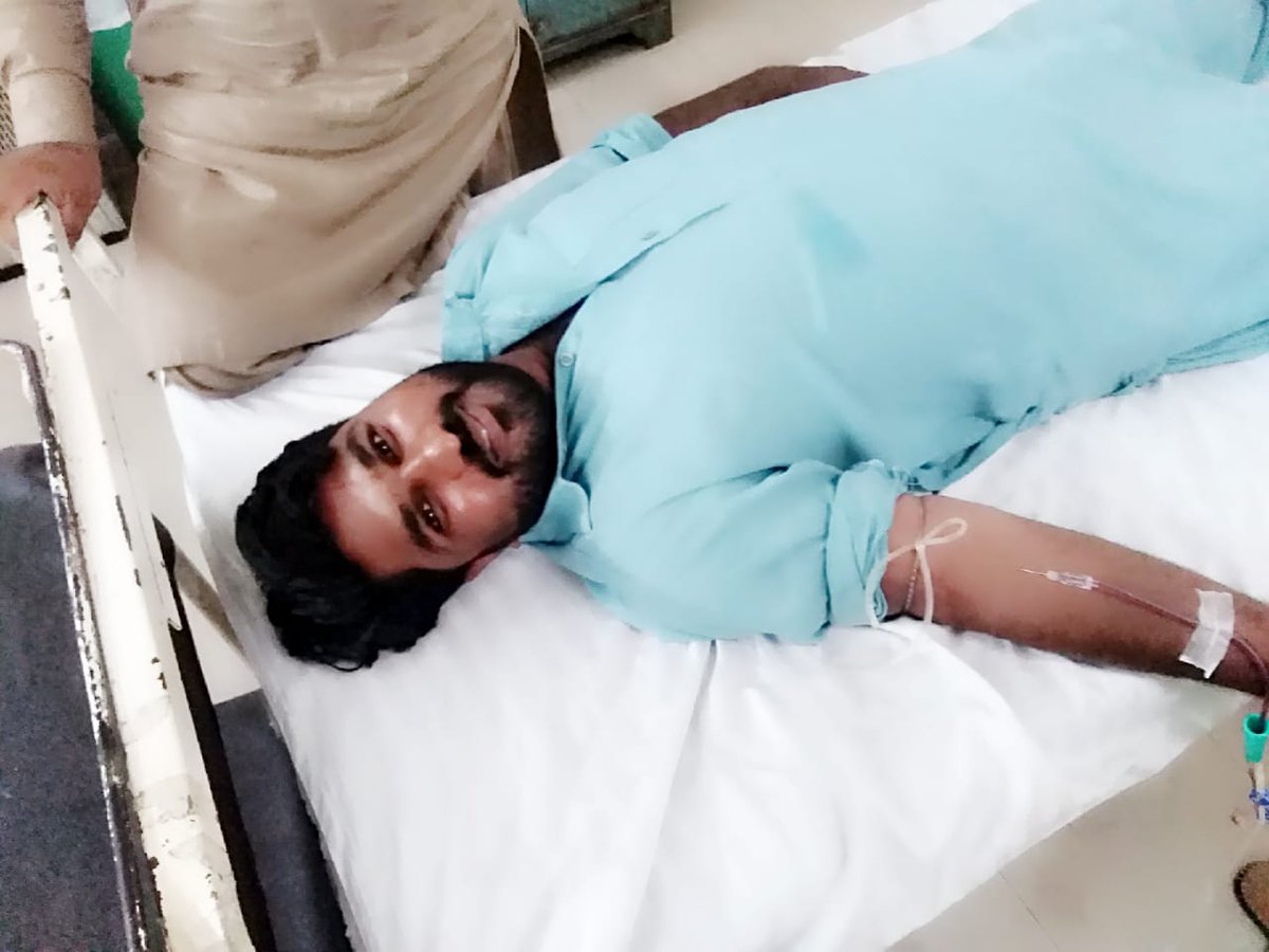 Hammad__arain's tweet photo. جس نے ایک انسان کی جان بچائی گویا اُس نے پوری انسانیت کی جان بچائی۔
رمضان المبارک میں شروع ہونے والی مہم کو برقرار رکھتے ہوۓ الحمدلله آج سرِعام ٹیم شرقپورشریف  کے سیکرٹری عبدالرحمن  نے ایمرجنسی میں  خون کا عطیہ دیا  
اور ڈھیروں دعائیں پاکستاب ذندہ باد۔
@Iqrarulhassan https://t.co/gNFM3PvqUq