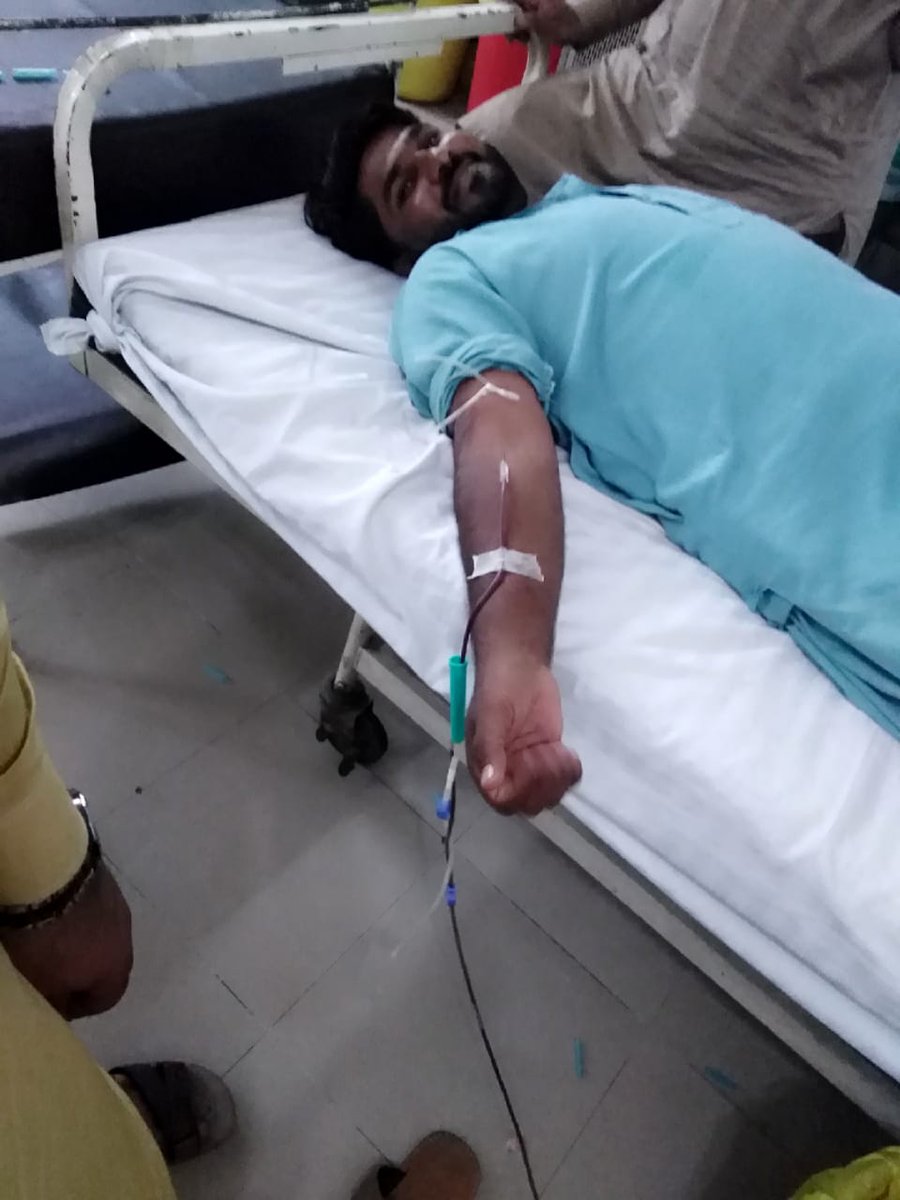 Hammad__arain's tweet photo. جس نے ایک انسان کی جان بچائی گویا اُس نے پوری انسانیت کی جان بچائی۔
رمضان المبارک میں شروع ہونے والی مہم کو برقرار رکھتے ہوۓ الحمدلله آج سرِعام ٹیم شرقپورشریف  کے سیکرٹری عبدالرحمن  نے ایمرجنسی میں  خون کا عطیہ دیا  
اور ڈھیروں دعائیں پاکستاب ذندہ باد۔
@Iqrarulhassan https://t.co/gNFM3PvqUq