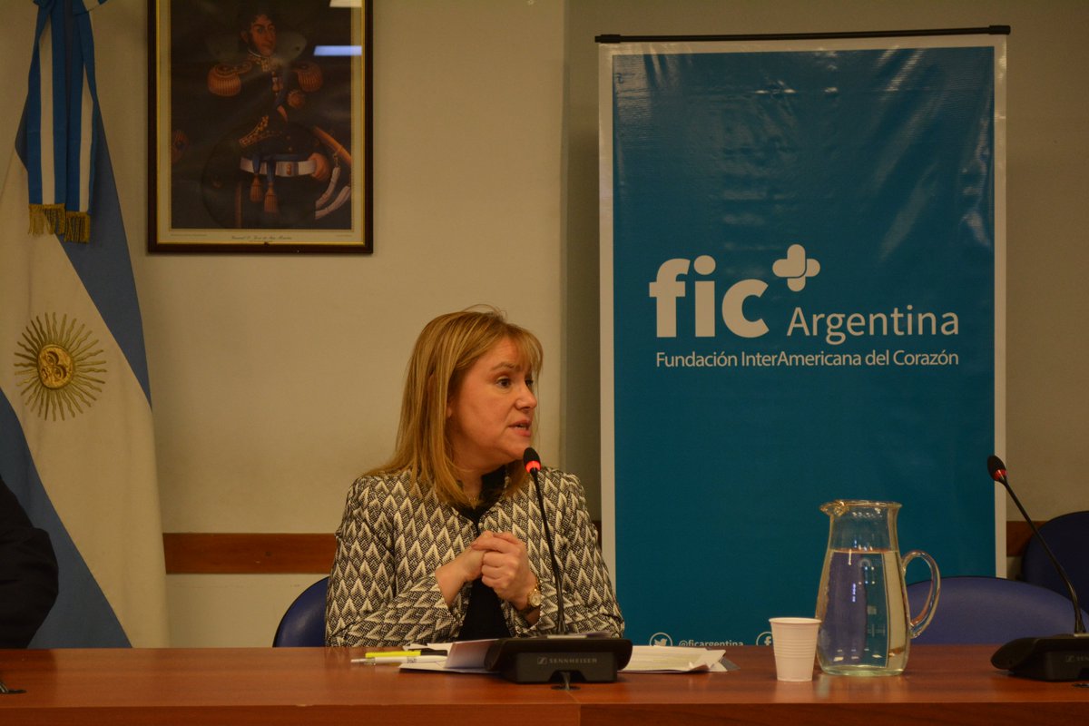 La senadora <a href="/BoyadjianMiriam/">Miriam Boyadjian</a> "Entre los objetivos de la ley no sólo está el bajar el consumo de tabaco, sino también brindar un seguimiento a los pacientes consumidores. Esto ayudó a reglamentar la atención de los pacientes que querían dejar de consumir y no tenían los medios" ⤵