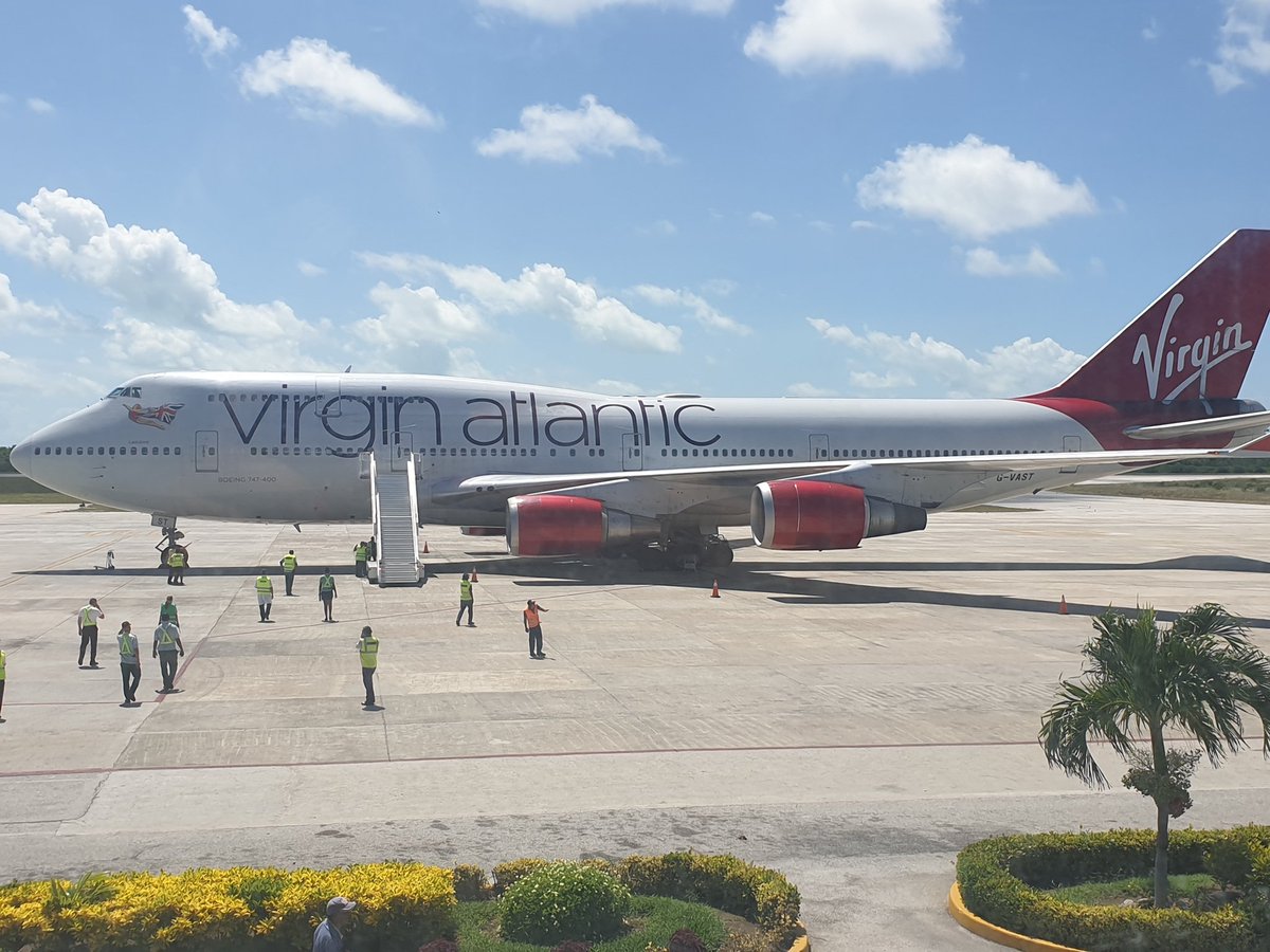 A massive thank you to <a href="/VirginAtlantic/">virginatlantic</a> for rescuing us from Cuba today. Especially the crew that volunteered their days off to ensure we all got home safely! #OperationMatterhorn #ThomasCook #welldonevirginatlantic #feelinggrateful 👏👏