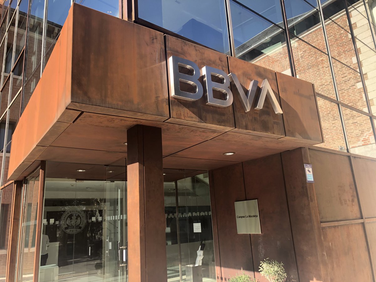 stefigual's tweet photo. De nuevo ha sido un placer formar parte del equipo docente del curso ‘El negocio de una entidad financiera’ en el #campusbbva. Compartir la visión #fintech con expertos del @bbva es siempre enriquecedor. Hasta la próxima! @BTS_campus @Strands https://t.co/Nh2fTOUIGB