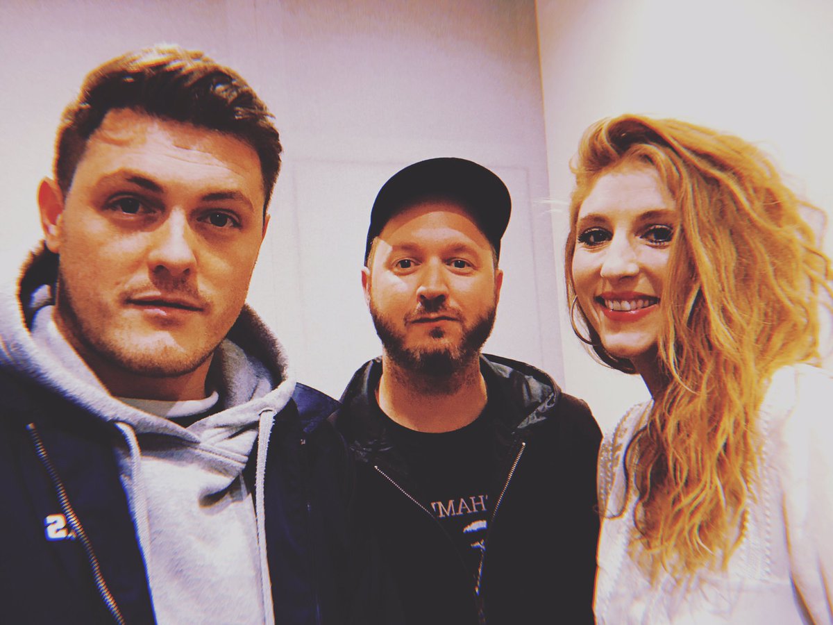 ashtonlane's tweet photo. Amazing amazing session for day 3 with @lucanmills and @fortnowhere @tileyardlondon @tileyardmusic #fairwood #tileyard #tileyardlondon #tileyardstudios #songwriter #london @FairwoodMusic https://t.co/ouCKpKFkWT