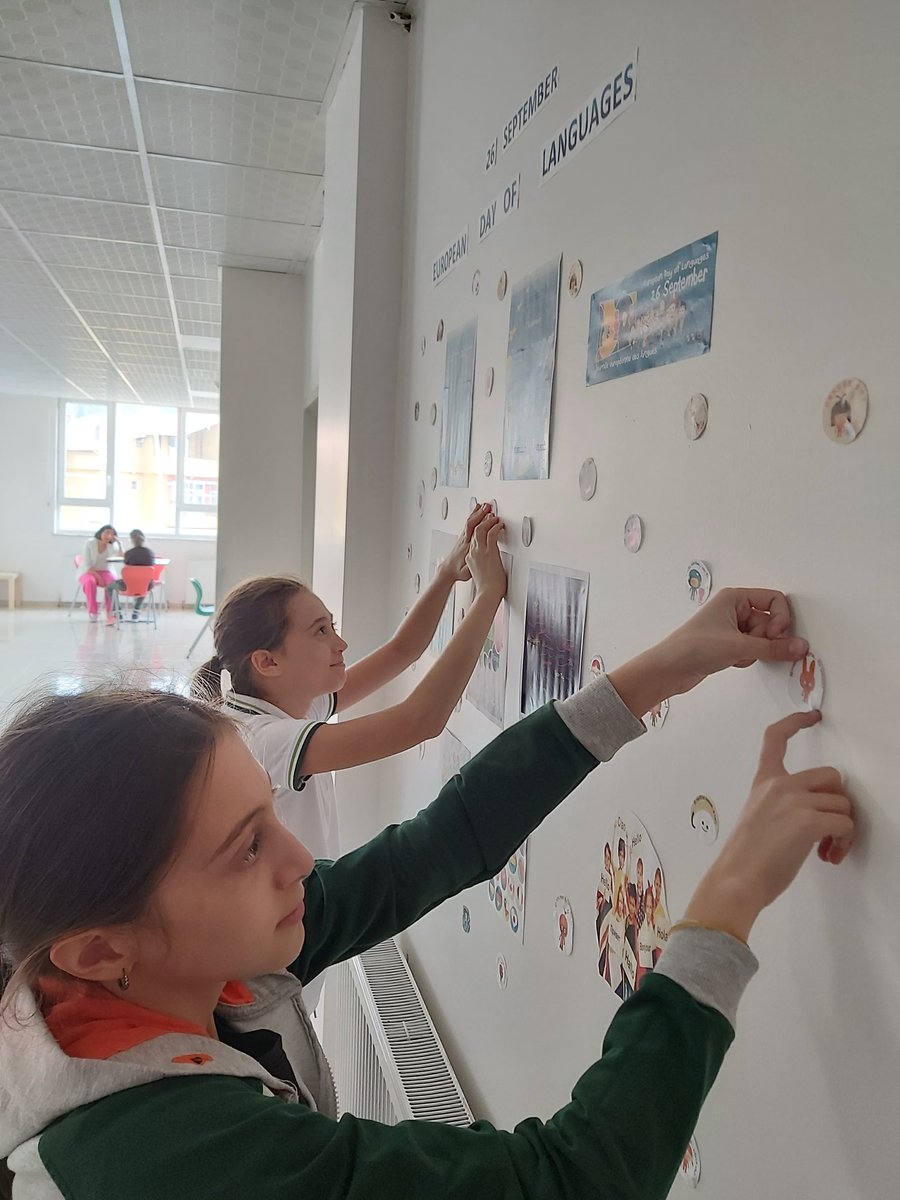 CansevenOzlem's tweet photo. European Day of Languages Activity with our talented helpers @AliRizaLule @hulyacatakli1 @CANERZEP @tbmumcu @DAcmali @zcanAkcakaya1 @zlemekim1 https://t.co/eCOaV8Q66q