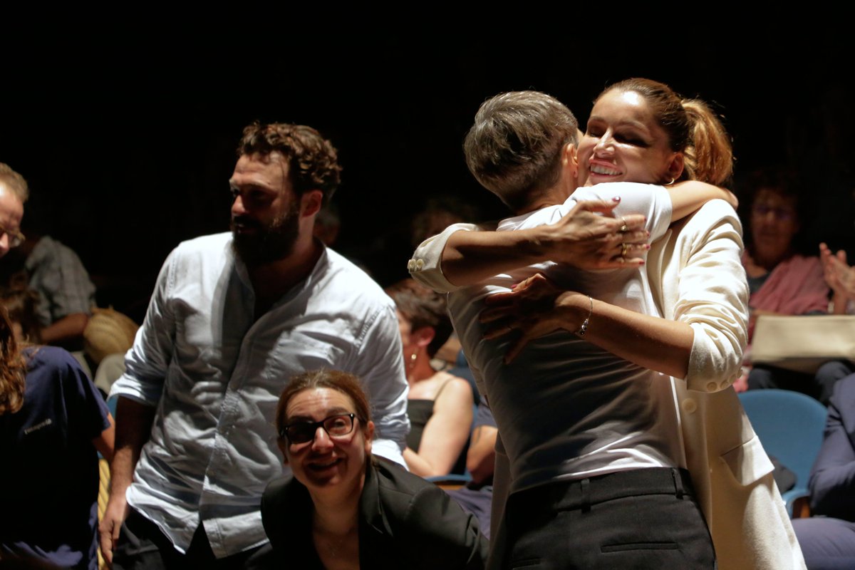 sansebastianfes's tweet image. #67SSIFF | #NewDirectors | 'Le milieu de l'horizon'

Delphine Lehericey, directora🗣"Estamos muy contentas de estar en #SSIFF para mostrar la película, que hemos hecho con el corazón y la emoción de los que estamos aquí".
Premio Lurra de @greenpeace_esp  #HuelgaMundialPorElClima