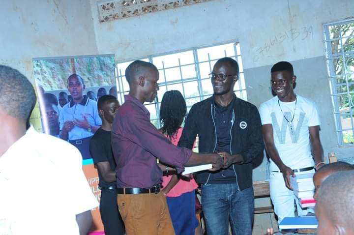 MCFAlumniUg's tweet photo. #ChapterProjects 
Our Alumni from #CentralChapter are currently running a project dubbed  #AidEducationCampaign with the aim of providing reading materials to enable research based learning as early as secondary level! They also plan to donate updated text books. Kudos👌👏👏. https://t.co/k0BOopi7Ud