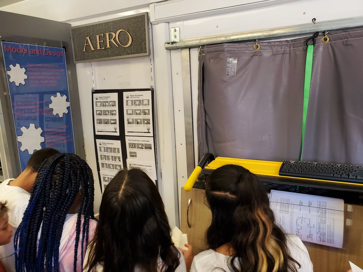 LMartiKISD's tweet photo. Thank you to the @STEAM_Express for coming to @HildebrandtKISD !! #HildeHasHeart https://t.co/VQ135TQ7KF
