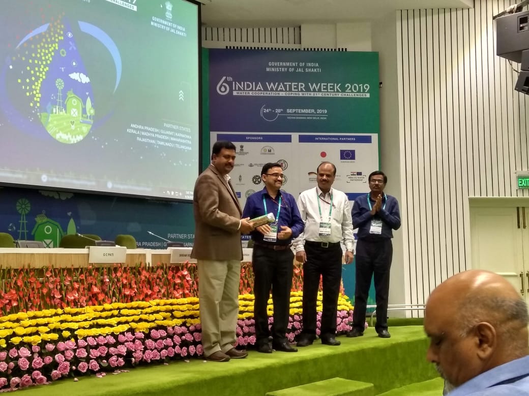 SriramVedire's tweet photo. It was a wonderful opportunity to interact with dignitaries and chair a session on ‘Rainwater Harvesting for Source Sustainability’ at the "6th India Water Week’ organized by @MoJSDoWRRDGR, Government of India at Vigyan Bhavan. @gssjodhpur #6thIndiaWaterWeek #SaveWater https://t.co/FjI1tNK9Zv