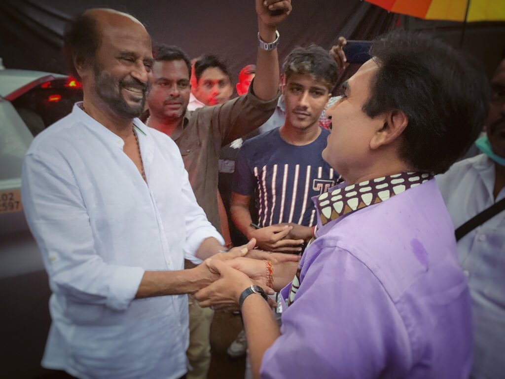 dilipjoshie's tweet photo. Bhagwan ke Ghar, der hai Andher nahi. Always wanted to meet Rajni Sir in person. It was an absolutely unbelievable coincidence, bumping into him at Film City! An inspiration and the epitome of humbleness. Feeling so...so lucky to have met him  🙌🏻 Thank You Rajni Sir! 😇 https://t.co/Ub9qjfuer3