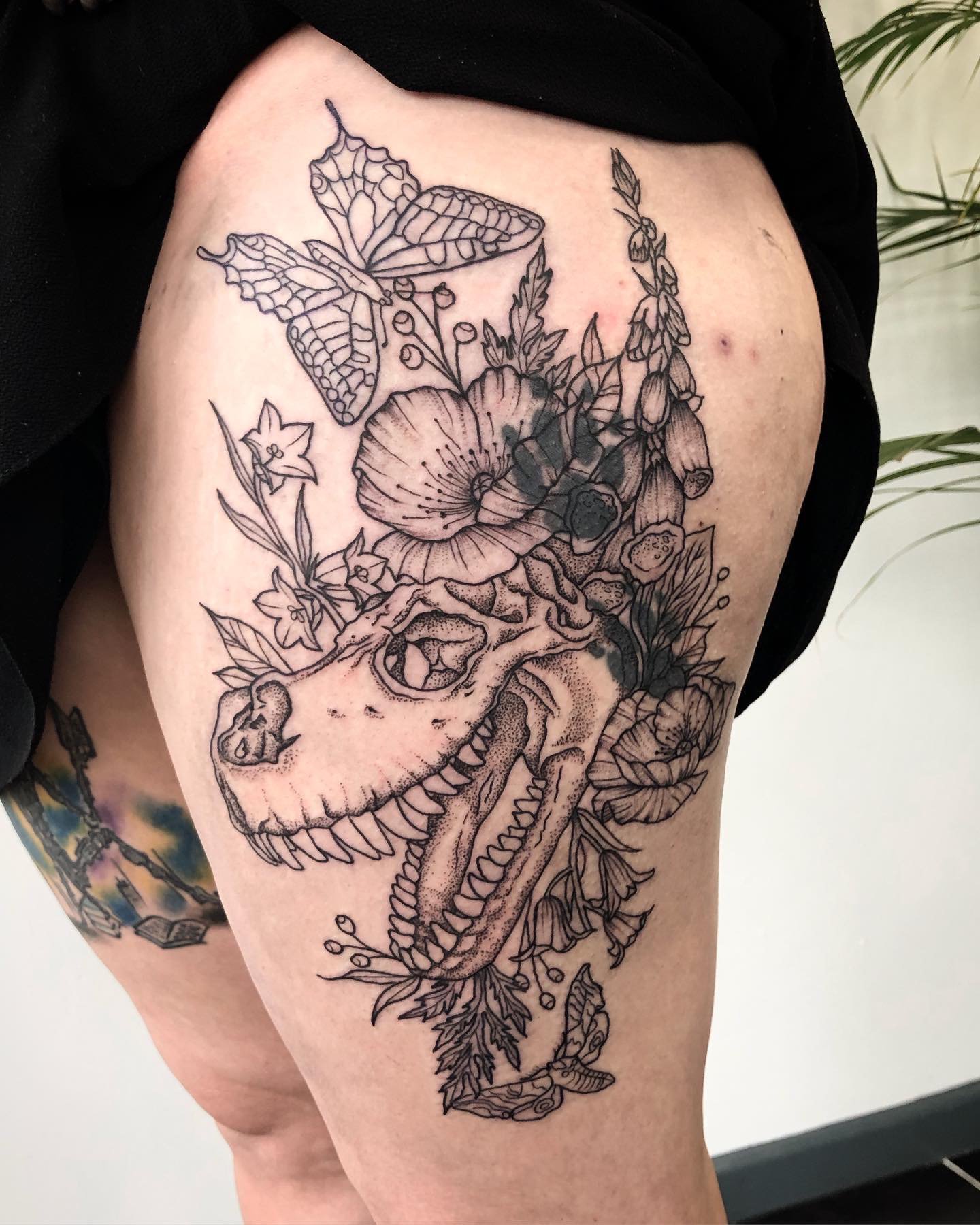Emerald Tattoo Company (UK) on X: "Great start to this large thigh piece cover up by @rebeccy_tattoos We're excited to see how it'll look with all the colours in it next time! #