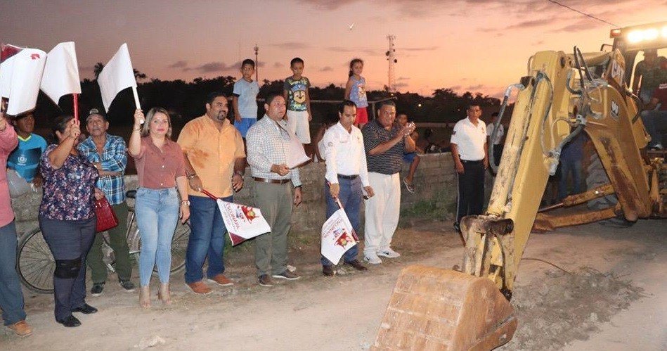 EscuinapaSinMx's tweet photo. Abandera gobierno municipal obra de colector por 8.5 millones de pesos. https://t.co/FwJnPLo8B4 https://t.co/M21eqC81fY