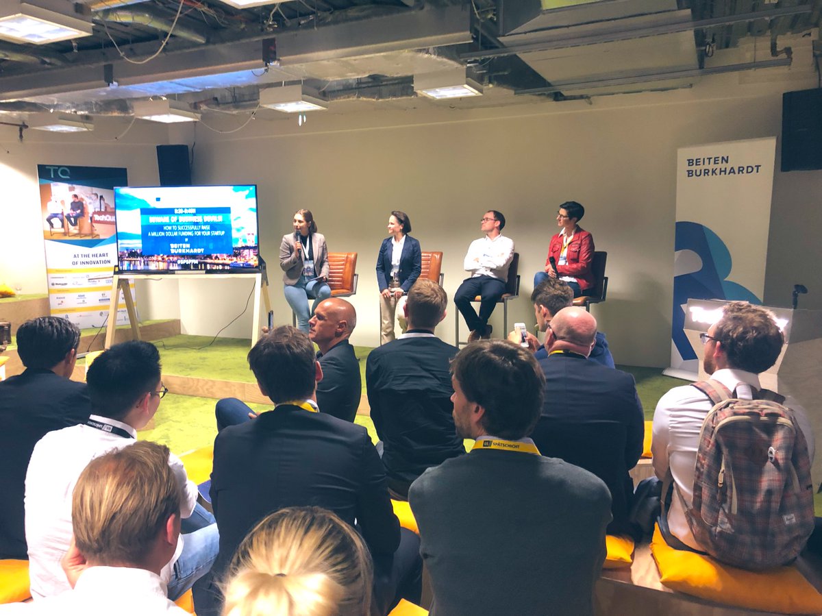 ADVANTBeiten's tweet photo. Unser #Panel beginnt! Jetzt heißt es „Beware of #Business Devils“. @ggroeben, @ChristianKalusa und Corinna Haas von @halloinga erläutern, worauf #Startups für eine erfolgreiche #Finanzierungsrunde achten müssen. #beitenburkhardt #SPSFFM https://t.co/QVBjtqTrqi