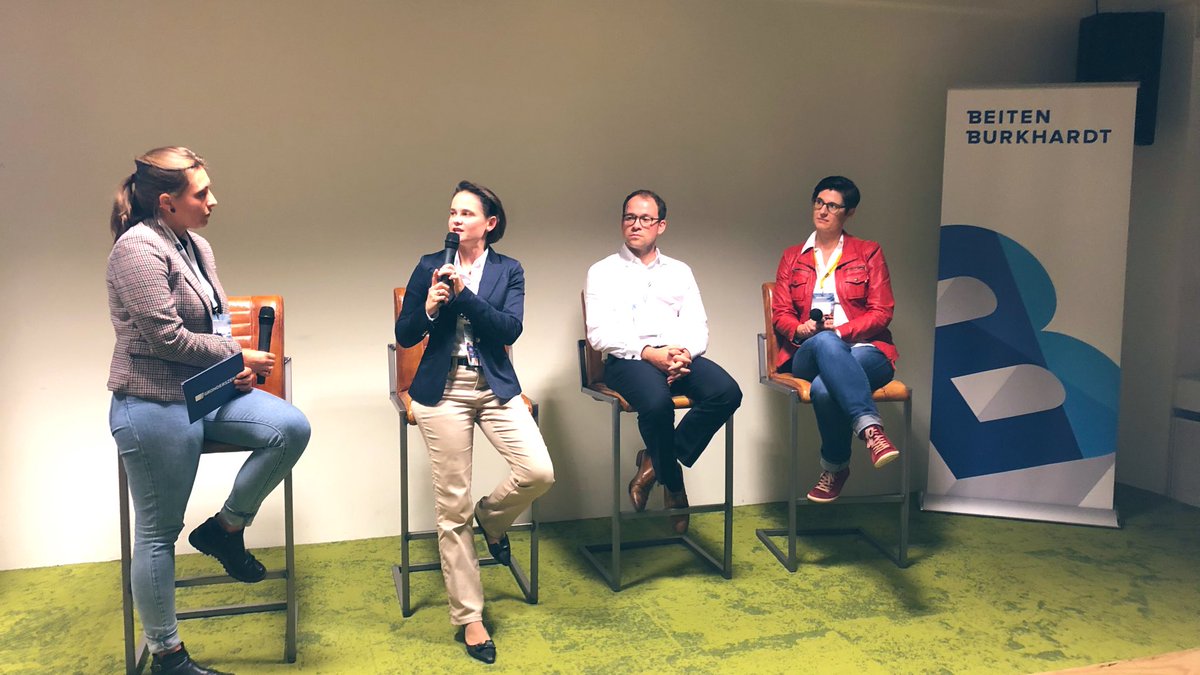 ADVANTBeiten's tweet photo. Unser #Panel beginnt! Jetzt heißt es „Beware of #Business Devils“. @ggroeben, @ChristianKalusa und Corinna Haas von @halloinga erläutern, worauf #Startups für eine erfolgreiche #Finanzierungsrunde achten müssen. #beitenburkhardt #SPSFFM https://t.co/QVBjtqTrqi