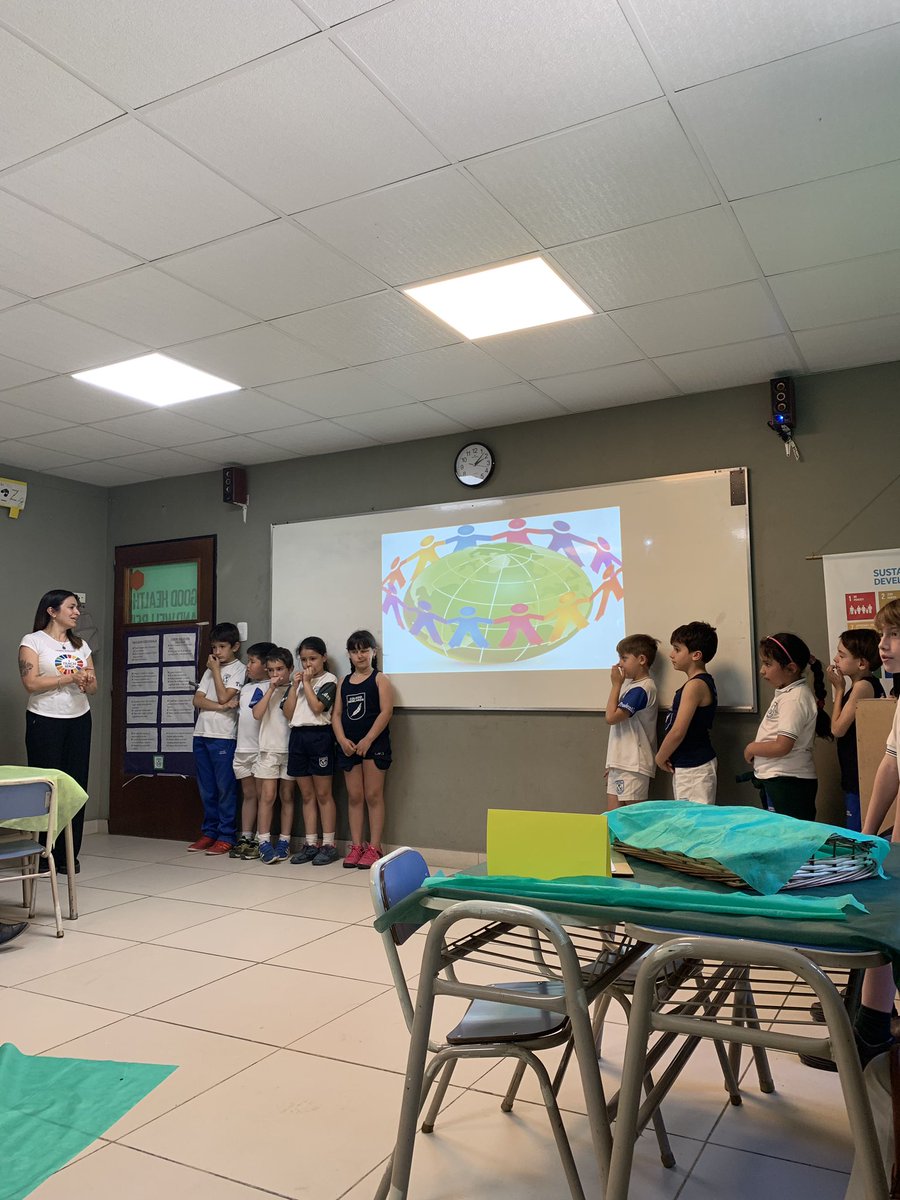 mayraschl's tweet photo. 2nd Blue’s scape room is about to begin! We have 40 minutes and 5 games about “Health” to find the key and get out #spreadsdgs
#rocksdgs
#UN https://t.co/2Eg4bRh04c