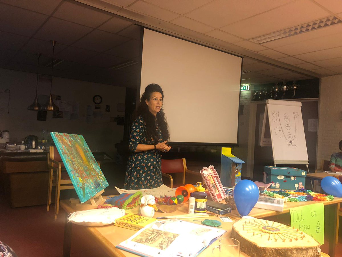 Raakevenementen's tweet photo. Vandaag mogen vertellen over Cultuureducatie in Tilburg West en dromen van professionals in de wijk opgehaald tijdens de Wijkdag. Mooie en interessante dag vandaag! #cultuureducatie https://t.co/LlS3t5tAP6