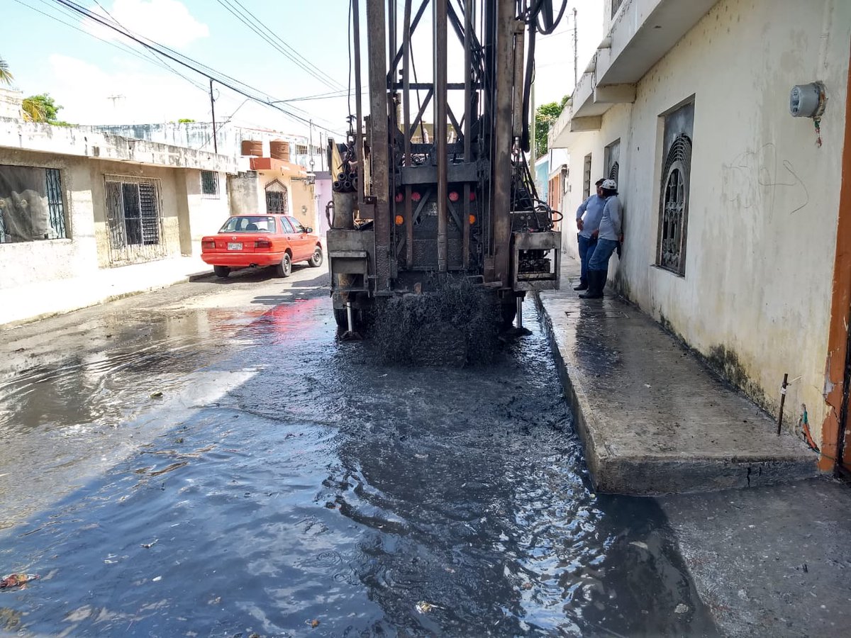 AytoCancun's tweet photo. Las #BrigadasPorCancún continúan realizando labores de desazolve de pozos en diversos puntos de la ciudad.👷♂🕳
Recuerda tomar precauciones al transitar por la zona.⚠
#Sm91✔
#Sm221✔
#CancúnTierraDeTodos @ServPublicosBj https://t.co/nYsi6oAeMP