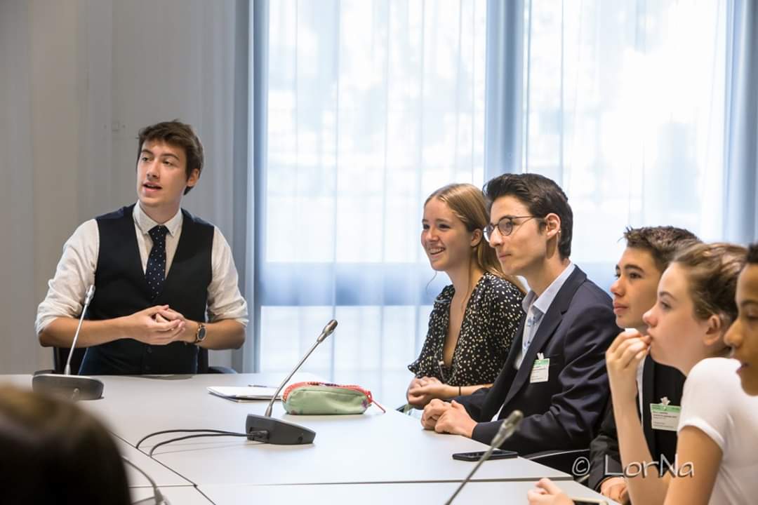 ModeleuParis's tweet photo. #MEUP2019 Story : Students from @ValbonneSA attended a question and answer session with President of @MdEuropeParis and former Secretary General of the @coe, Catherine Lalumière 🇪🇺🇫🇷🎥 #MEUP2019 #PARIS #YouthforEU #futureofEU https://t.co/w5GazsLTrM