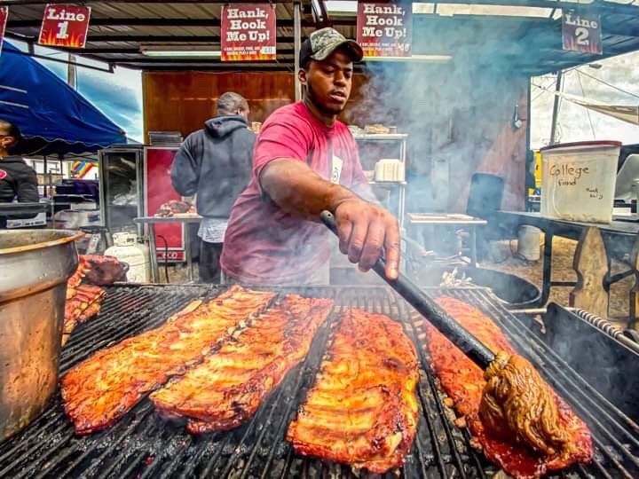 porkstock's tweet photo. Now serving more than 20,000 pounds of ribs at #bbqontheriver in #downtownpaducah KY. https://t.co/IVdqVJ7KSb