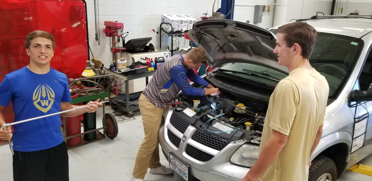 whs_autos's tweet photo. Our office hours on #flexdays students fixed a leaking tire and got a van to start! https://t.co/oC24j0JHcd