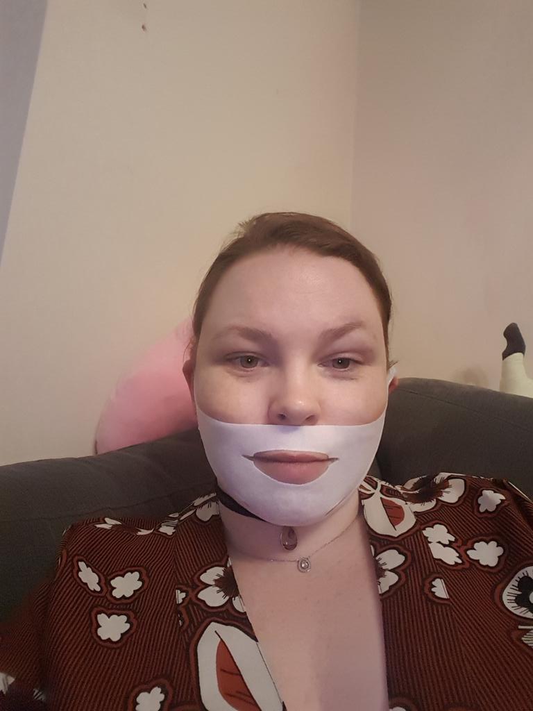 collins_cailin's tweet photo. But you also gotta do your beauty routine #beauty #facemask #Thursdaybeauty #AllTheHelpICanGet https://t.co/6VQ6aTTe5W