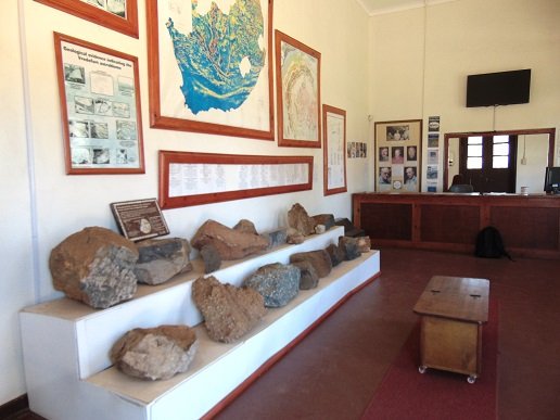 iamzwai's tweet photo. Today i visited the Vredefort Dome, largest known meteorite impact ever recorded. A meteor known to men as a star in a size of Table Mountain hit planet leaving a bowl like shape. Located right at the border of Nort West P &amp; Free State Province. https://t.co/qbYvqIjDcv