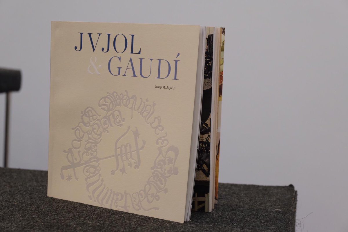 jujol140's tweet photo. Josep Maria Jujol Jr ha presentat aquest vespre a #SantJoanDespí el llibre 'Jvjol&amp;Gaudí', on relata la relació entre els dos genials artistes. Posteriorment, s'ha inaugurat l'exposició 'Maquetes crítiques', selecció del treball d'alumnes de @UICbarcelona #architectureuic https://t.co/ZiuwZDNTFs