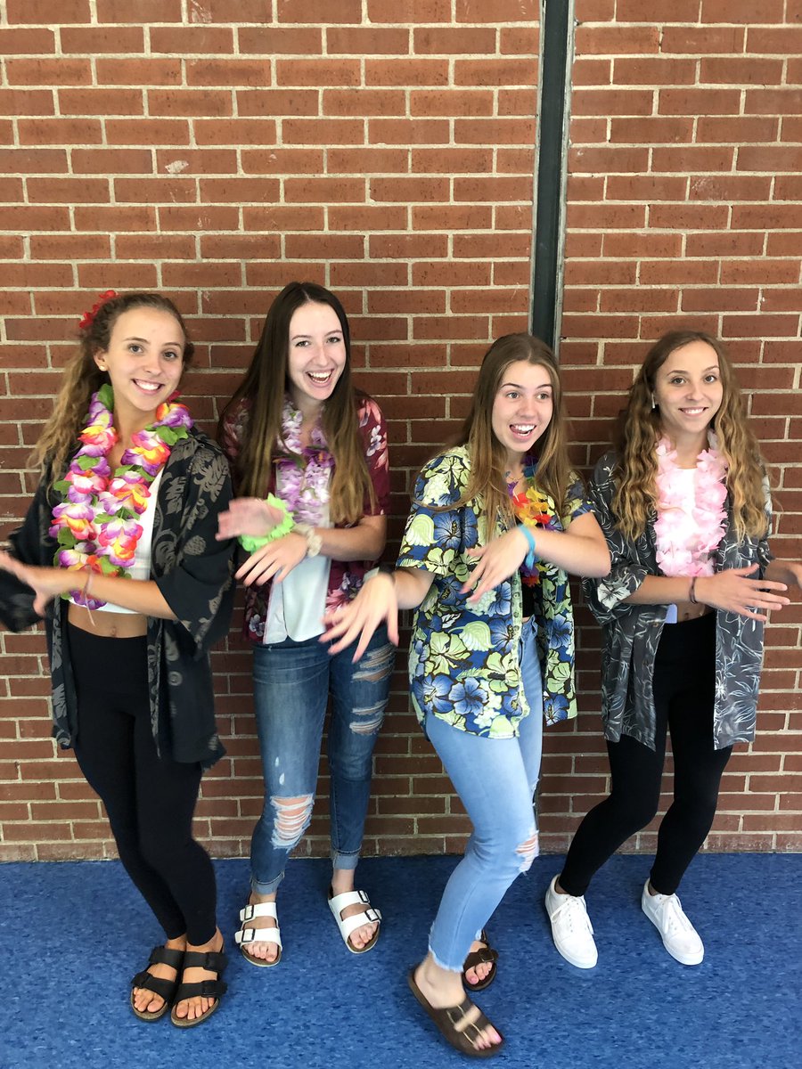 emily_ras's tweet photo. Took a quick field trip to Hawaii! #seniors #hawaiianday @SandburgHS @cshsstudco https://t.co/AhTjZYcx1i