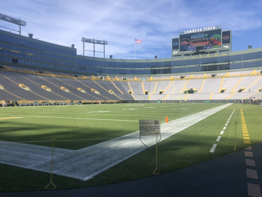 WesHod's tweet photo. After whatever that weather was Sunday, today is an absolutely perfect day for a September football game at Lambeau. Temperate and beautiful.  

#Packers #PHIvsGB https://t.co/F527zvffah