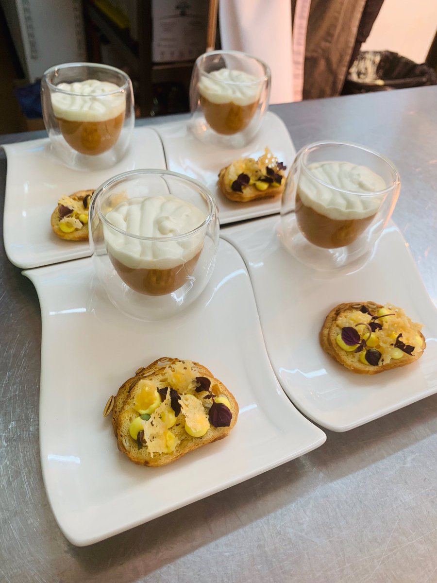 Twenty_seven_xx's tweet photo. Crab Bisque ~ Gruyere ~ Saffron ~ Aioli ~ Crostini 🔥
•
Paired with our “Brexit 75” cocktail 👌🏼
•
#frenchnight #twentysevendoesfrance #courseone https://t.co/asNAVpYGV3