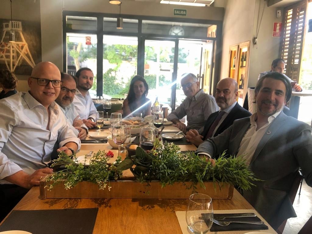 StartupVillagEU's tweet photo. Disfrutando de una buena comida en buena compañía con StartupVillage Financiación junto a Margarita González de Invest in Spain (ICEX), José Zudaire de ASCRI, Pedro Da Silva Costa (ENISA) y Galpagro!
#StartupVillage #Enisa #Ascri #Icex #Galpagro https://t.co/sCLsKiVJxC