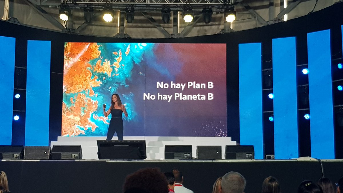 jeinmy_lluberes's tweet photo. No hay plan B porque No hay otro planeta para nosotros. Las marcas deben unirse y comunicar sobre las necesidades de la humanidad, el propósito es el futuro.   #FOARD2019 #foard @foadominicana https://t.co/o7a4WlnaQ9