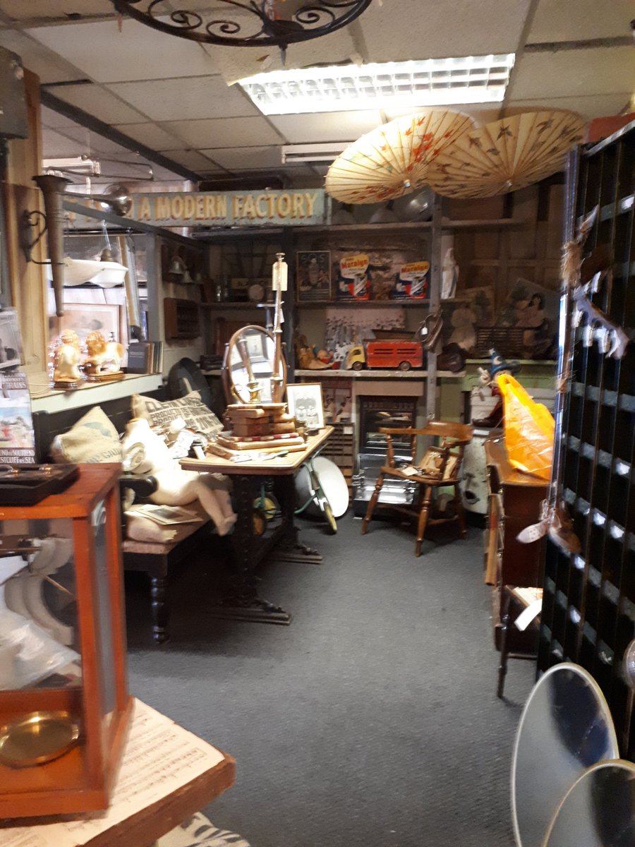 retonthenet's tweet image. Whenever I am in #Morecambe I cannot resist a perusal around bayside emporium, a wondrous shop packed with fabulous antiques and vintage wares. This shop is affectionately known as 'The Junk Shop', but it is far from that... 😎 #followvintage #antiqueshops