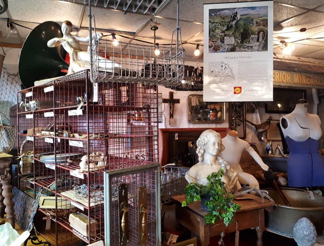 retonthenet's tweet image. Whenever I am in #Morecambe I cannot resist a perusal around bayside emporium, a wondrous shop packed with fabulous antiques and vintage wares. This shop is affectionately known as 'The Junk Shop', but it is far from that... 😎 #followvintage #antiqueshops