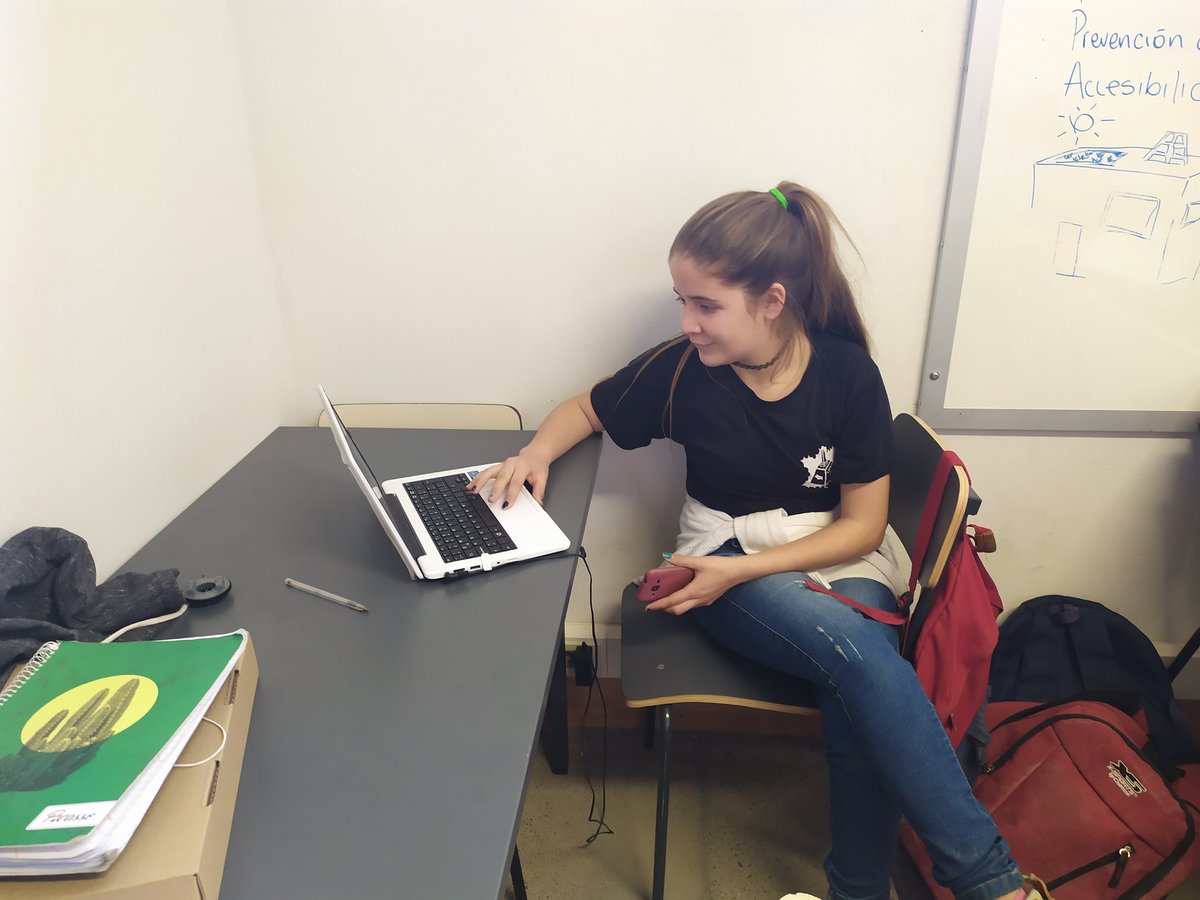 BlackWolves04's tweet photo. Día de trabajo a full para #CityShaper programando y documentando a base de buena música @MarceloUTEC @FLL_Uruguay @Plan_Ceibal https://t.co/gpy4woudGY